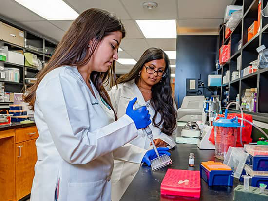 two female students in Mauvais-Jarvis lab