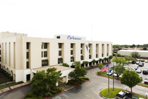 Ochsner West Bank Campus Image of a building
