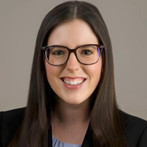 Amanda Davis headshot