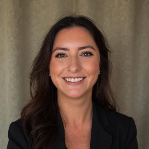 Headshot-Picture Elizabeth Essert 
