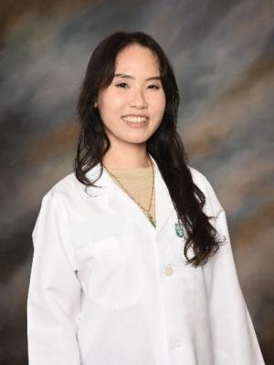 Angela Dang headshot